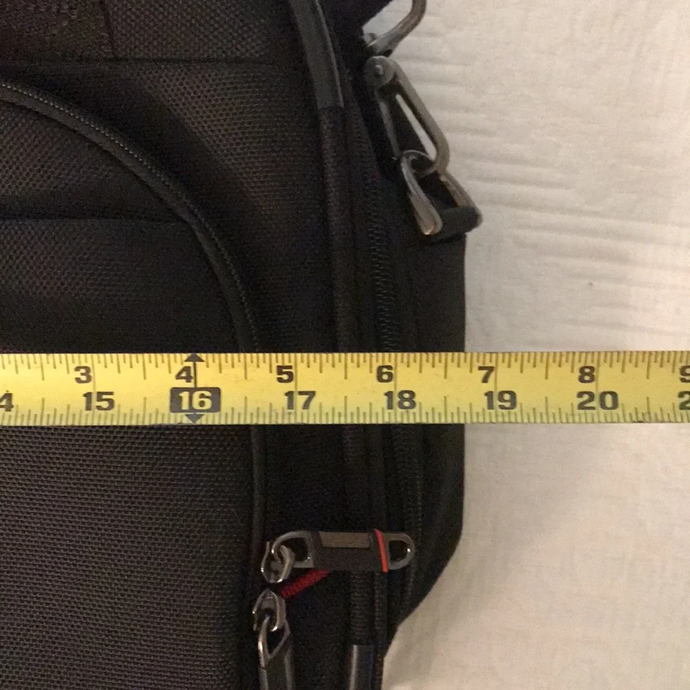 New Samsonite Black Carry On Shoulder Bag Computer Compartment Suitcase Luggage